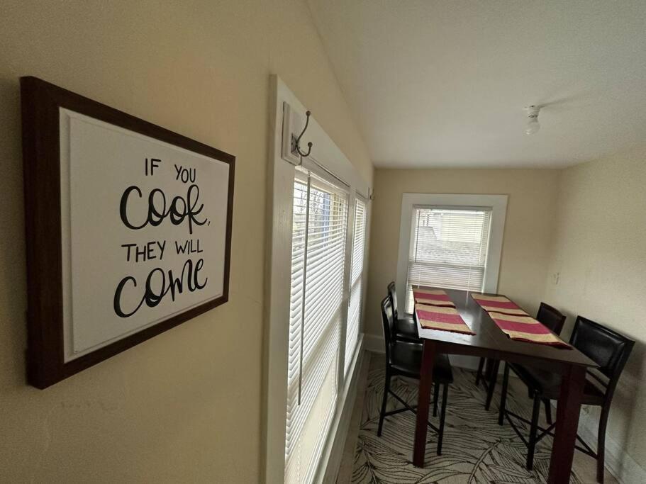 The Yellow Door 3-Bedroom Downtown Near Vt&Ru Radford Exterior foto